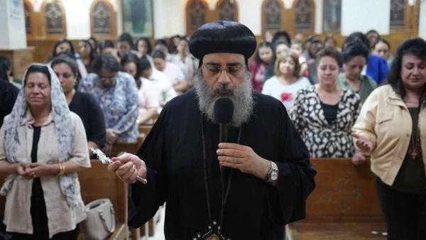 الأنبا فيلوباتير يلتقي زوجات كهنة إيبارشية أبوقرقاص في لقاء روحي