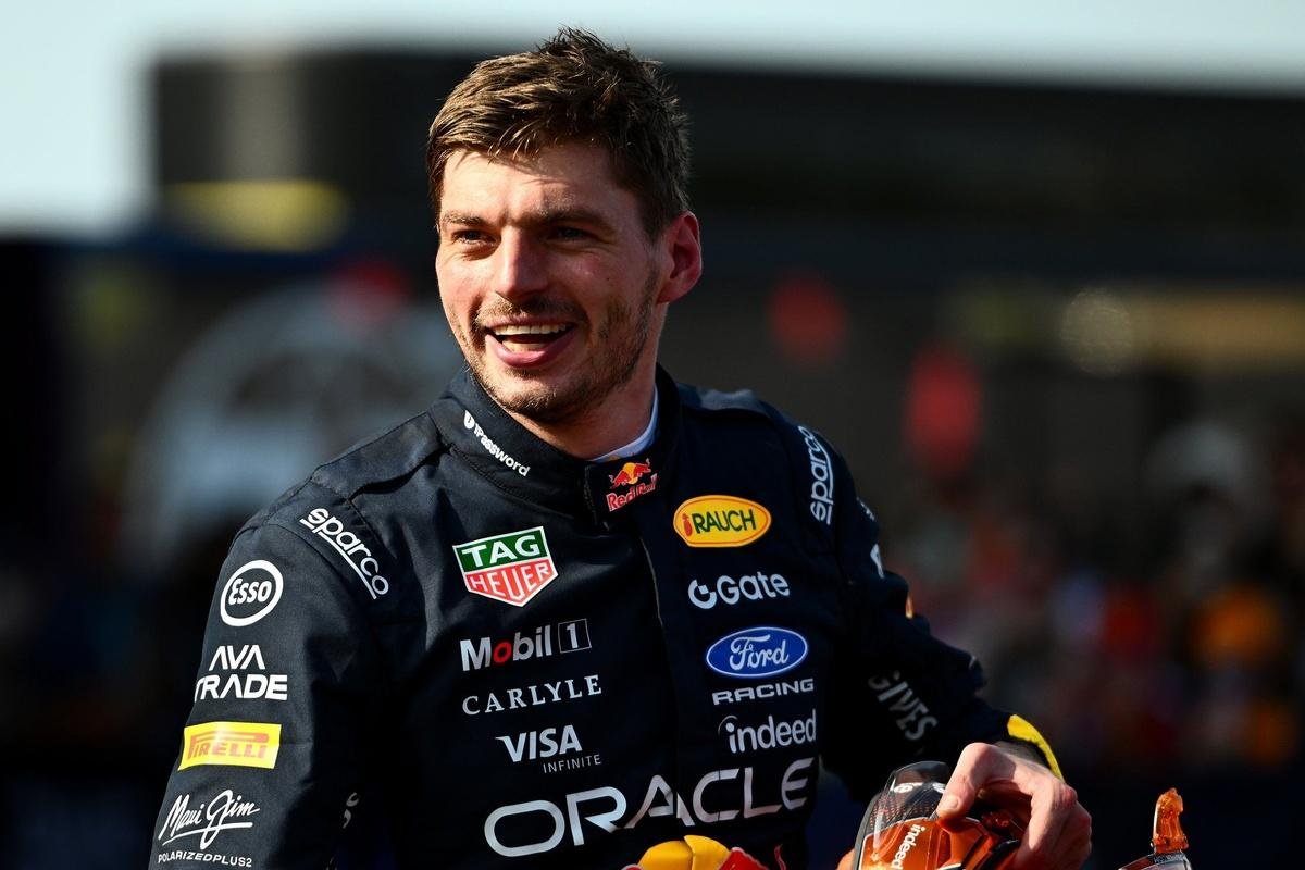 Max Verstappen commits to Red...
