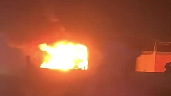 تفحم أتوبيس على الطريق الصحراوي بقنا