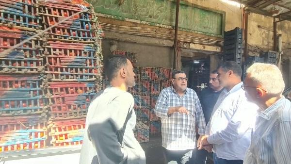 نائب محافظ الدقهلية يتفقد سوق الجملة ومعارض بيع السلع الغذائية بالمنصورة