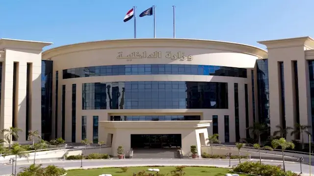 اتهمتهم بالهجوم على منزلها وضر...