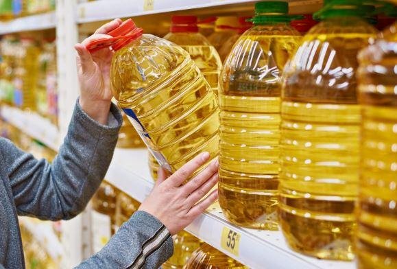 شركات زيوت الطعام ترفع الأسعار بسبب زيادة سعر صرف الدولار أمام الجنيه