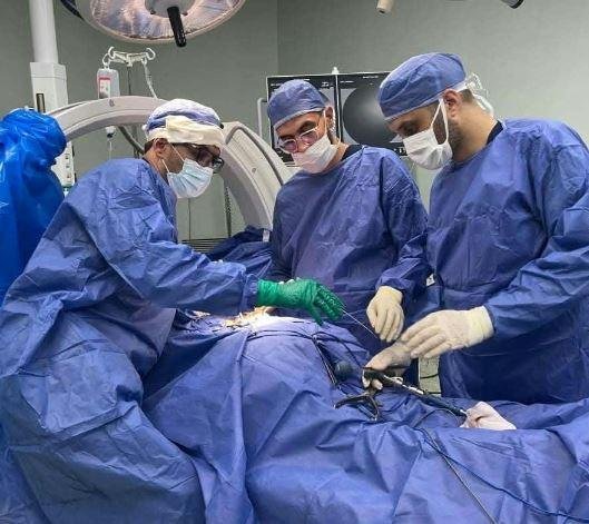 نجاح أول تدخل جراحي للعمود الفقري بمستشفى الضبعة المركزي بعد استحداث خدمة جراحات المخ والأعصاب
