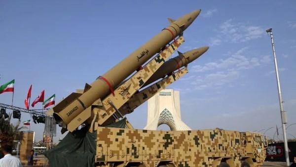 التلفزيون الإيراني: طهران تستعد لحرب شاملة وتهدد بالرد على أي اعتداء أو اغتيال دون قيود
