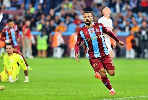 تركيا تصفق لـ محمد صلاح بعد هاتريك جالاتا سراي