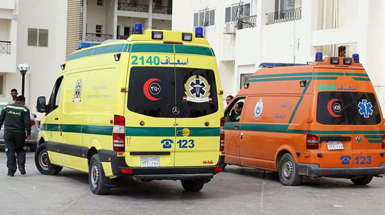 مصرع شخص وابنته وإصابة 9 آخرين في تصادم سيارتين بصحراوي المنيا الشرقي
