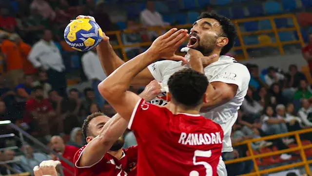 استعدادات  جمهور الأهلي والزمالك للتشجيع في مباراة برونزية كأس العالم للأندية لكرة اليد (فيديو)
