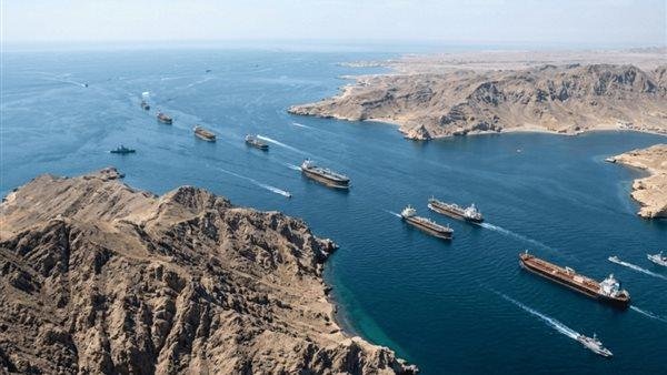 إيران تحذر السفن من استخدام مسارات غير قانونية في مضيق هرمز