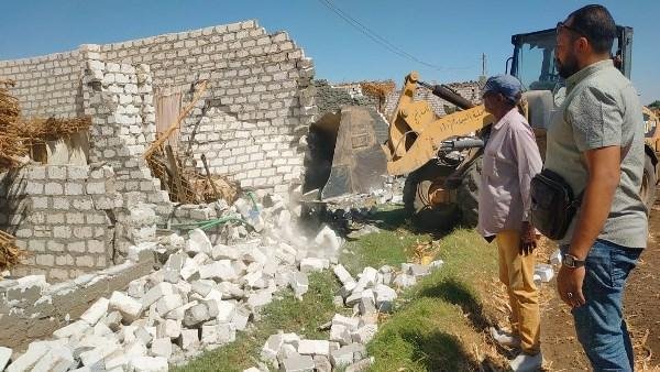 ضمن المرحلة الثانية من الموجة الـ30.. إزالة 27 حالة تعد على أراضي الدولة والزراعة ومخالفات بناء بأسيوط |تفاصيل