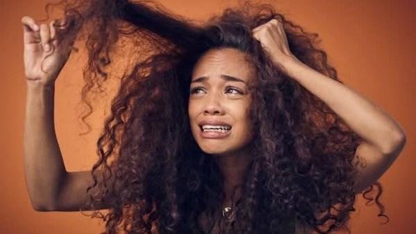 رائحة الشعر تتغير سريعًا بعد الغسل .. 6 أسباب تتعلق بفروة الرأس
