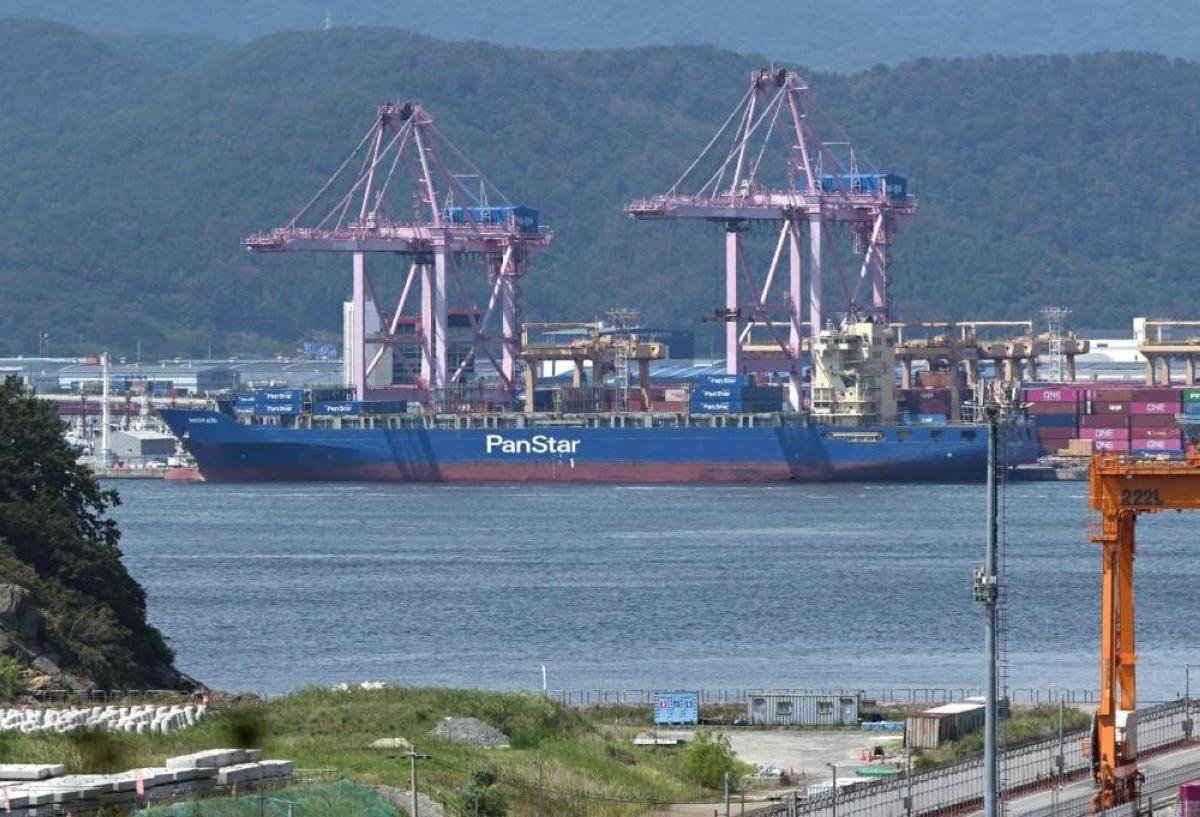 Korea sends first container sh...