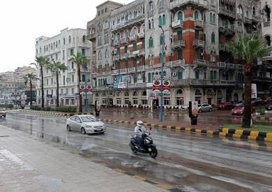 الأرصاد: استمرار فرص سقوط الأمطار غدا.. وانخفاض الحرارة ليلا إلى 17 درجة