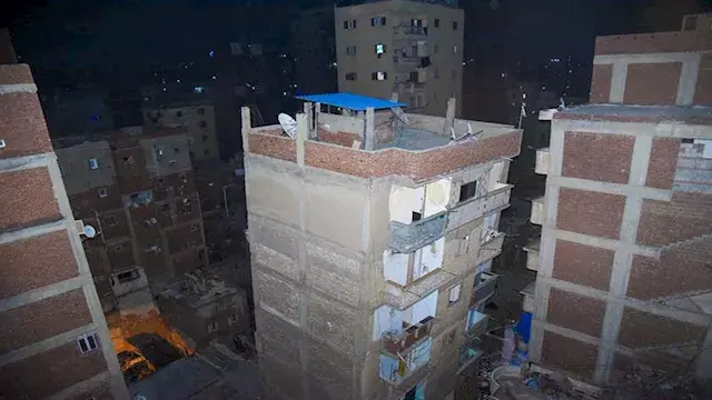 ميل عقار مكون من 9 طوابق في الإسكندرية.. وتحرك عاجل من المحافظة -صور