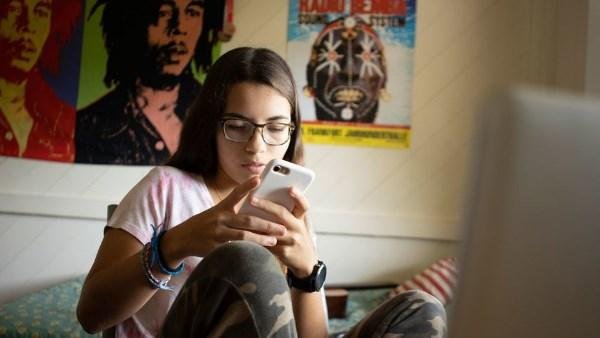 حماية الأطفال من مخاطر السوشيال ميديا.. تفاصيل الإجراءات الجديدة وحسابات محدودة للفئات العُمرية
