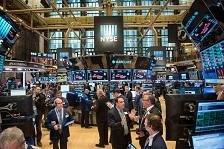ارتفاع مؤشرات الأسهم العالمية وتراجع أسعار النفط قبل اجتماع ترامب وشي