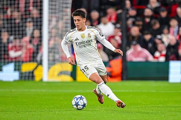 ريال مدريد يستعد للكلاسيكو برباعية أوروبية في لايبزيج