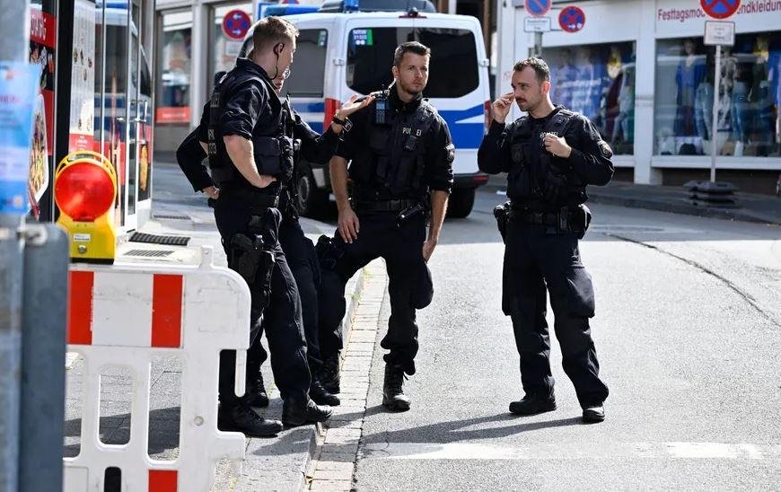يسرق الحلوى ويترك صندوق النقود.. لص يثير حيرة الشرطة في ألمانيا