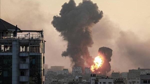 قصف مدفعي وإطلاق نار مكثف من دبابات جيش الاحتلال وسط غزة
