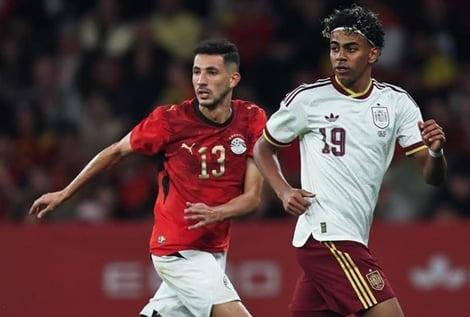 فيفا يعاقب إسبانيا بسبب الهتافات المعادية للإسلام خلال مباراة مصر