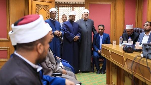 قيادات الأزهر يتفقدون الدورة التدريبية للمرشحين للابتعاث الخارجي