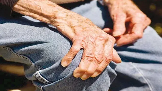 تغيرات في الحركة والكتابة قد تكشف الإصابة بمرض باركنسون
