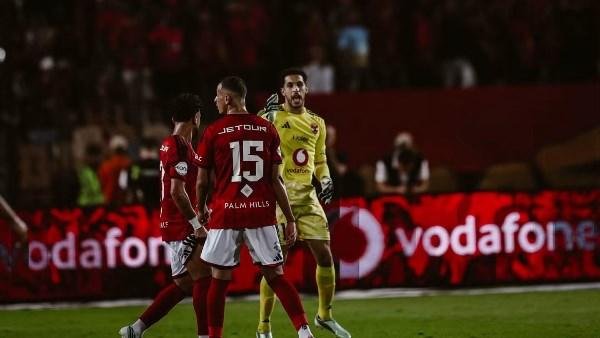 ماليك إيفونا: الأهلي في قلبي.. ولو عاد بي الزمن لقررت البقاء بالقلعة الحمراء