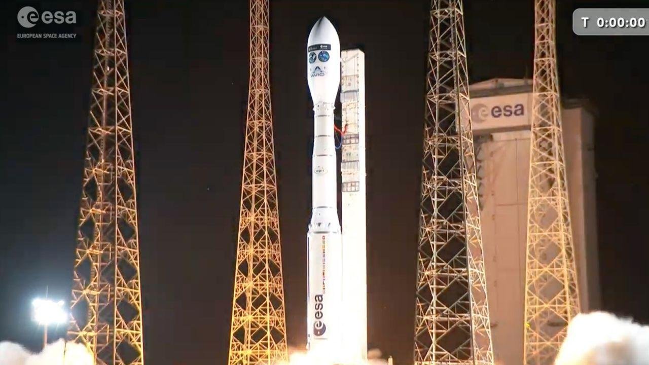 Vega C rocket launches 2 Europ...