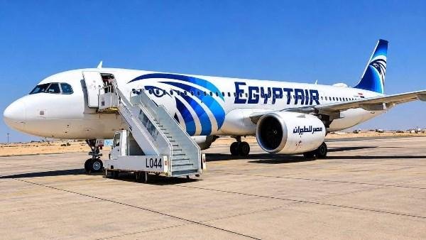 بسبب حالة صحية طارئة.. هبوط اضطراري لطائرة مصرية في مطار الكفرة بليبيا