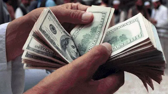 عودة طفيفة للأجانب إلى أذون الخزانة تدعم الجنيه بعد خسارة 4.5% من قيمته خلال أكتوبر