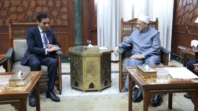 شيخ الأزهر: نحرص على التعاون مع مؤسسات الدولة للتخفيف عن كاهل الطلاب وأسرهم