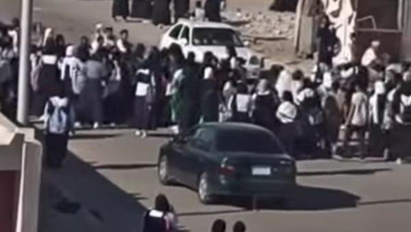 ألفاظ خارجة وسلاح أبيض.. مشاجرة بين طالبات مدرسة الصنايع بنات في السويس