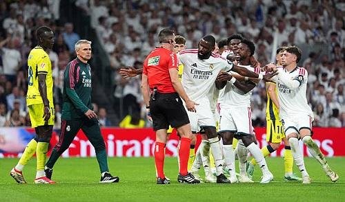 ريال مدريد بـ10 لاعبين يفوز على فياريال في الدوري الإسباني