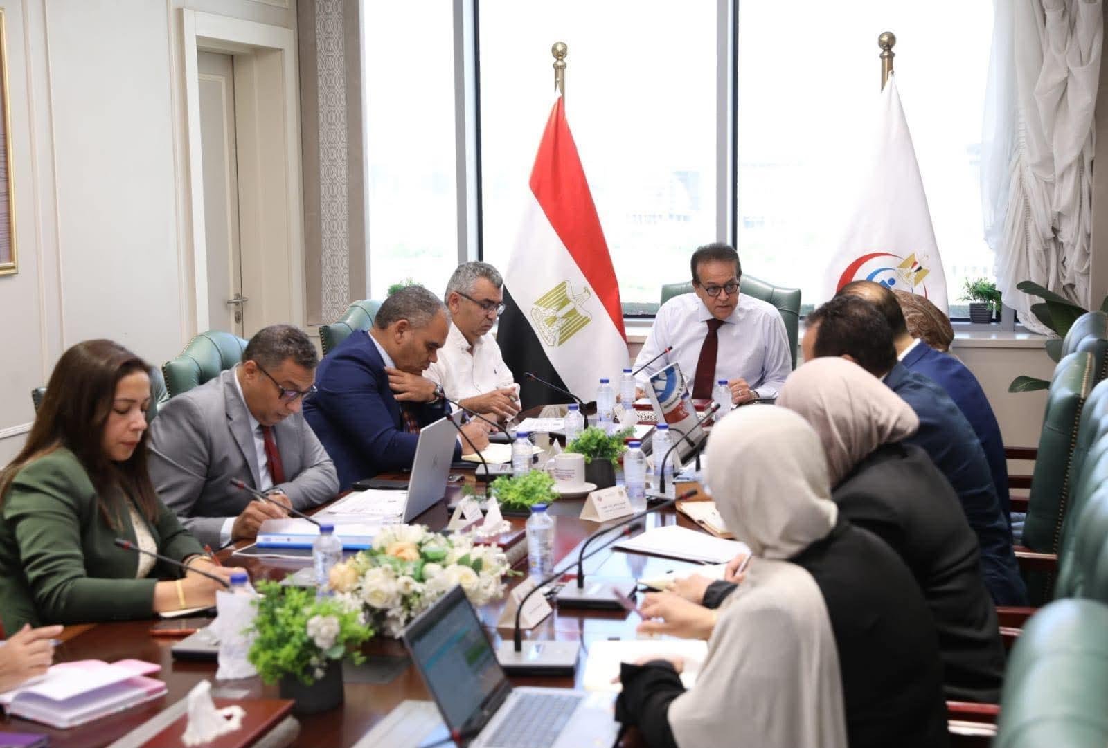 وزير الصحة يبحث الخطة الاستثمارية لأمانة المراكز الطبية المتخصصة ويشدد على تسريع تجهيز وحدات زراعة النخاع
