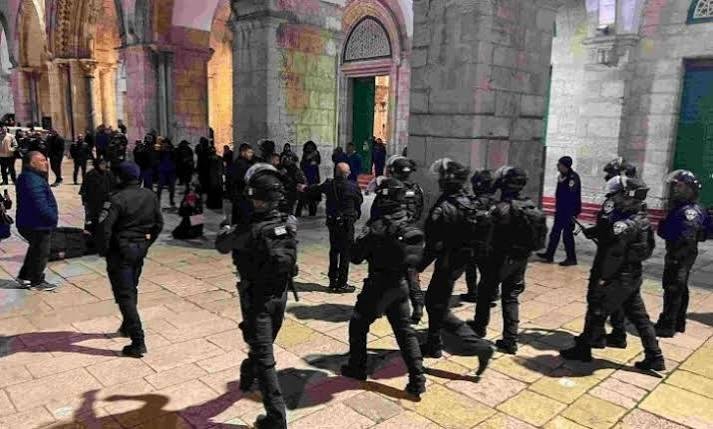 عشرات المستوطنين الإسرائيليين يقتحمون الأقصى لليوم الثاني على التوالي