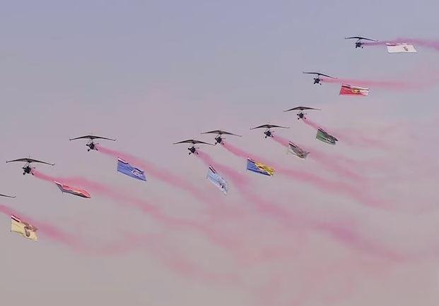 بمشاركة مروحيات أمريكية وروسية وإيطالية.. الرئيس السيسي يشاهد عرض قوات الصاعقة