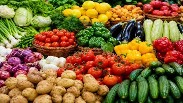 أسعار الخضروات والفاكهة في سوق...