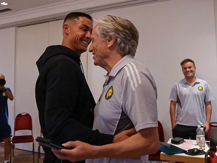 مدرب البرتغال يرد على بيان رونالدو بتصريح مفاجيء