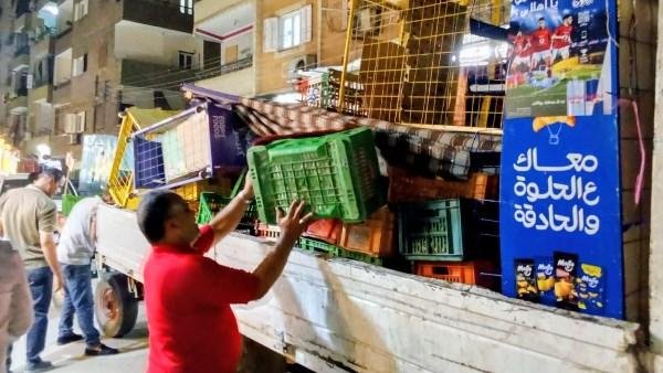 315 مخالفة.. حملة مكبرة لرفع الإشغالات وفتح الطرق أمام المواطنين بحي شرق سوهاج