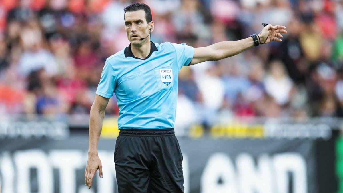 خوان مونويرا حكمًا لمباراة ريال مدريد وبرشلونة في الكلاسيكو