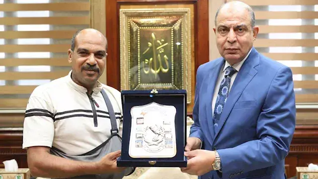 محافظ المنيا يكرم موظف سكة حديد تصدى لواقعة تعدٍ على أملاك الدولة