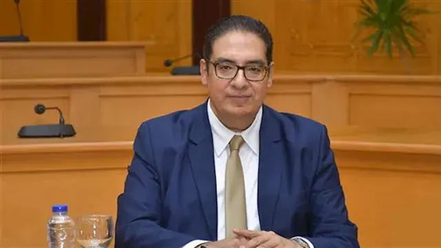 "عبد الصادق"يوجه إعلام القاهرة بالاستفادة من شركة الجامعة لإدارة واستثمار الأصول المعنوية