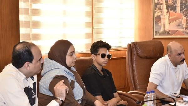 بعد تعرضه لإصابة بالغة فى المدرسة.. محافظ بورسعيد يستجيب لاستغاثة أسرة "يوسف"