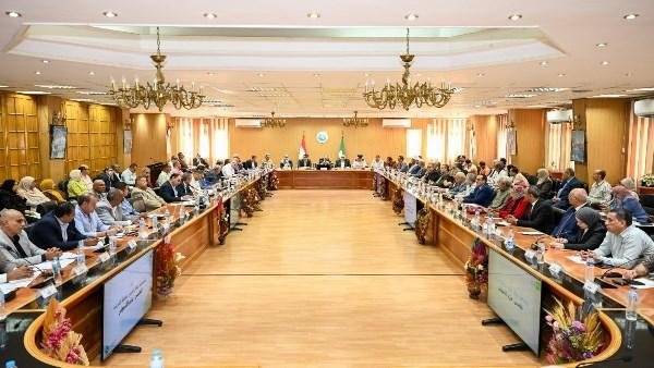 ضبط الأسواق وتخفيض الأسعار والتواصل مع المواطنين..أبرز توجيهات المجلس التنفيذي بالشرقية