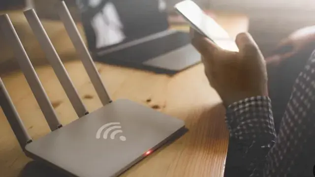 نشرة التوك شو| حظر حسابات الأطفال دون الـ 13.. وحقيقة رفع أسعار باقات الإنترنت