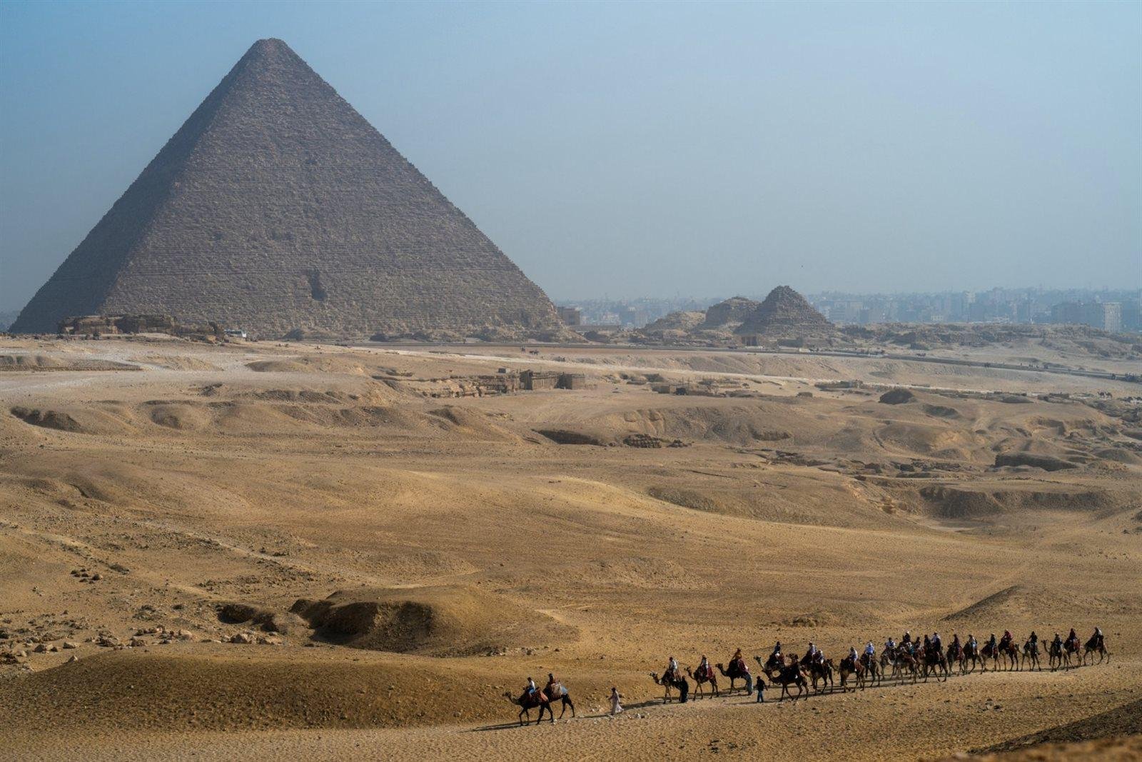 هل توجد مدينة تحت الهرم ؟ خبير أثري يوضح الحقيقة