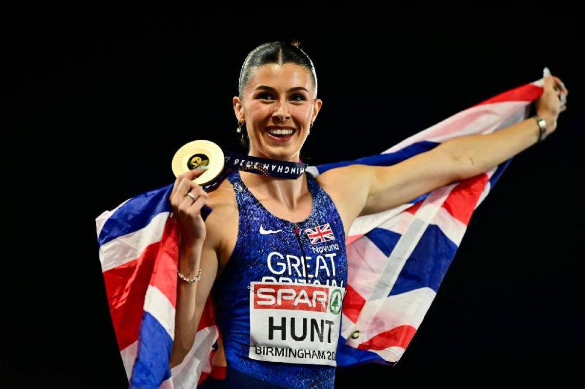 Britain's Hunt wins 200m for E...