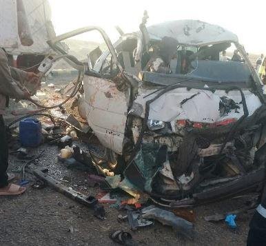 مصرع 8 أشخاص وإصابة 12 آخرين في حادث تصام سيارتين نقل وميكروباص بالطريق الأوسطي