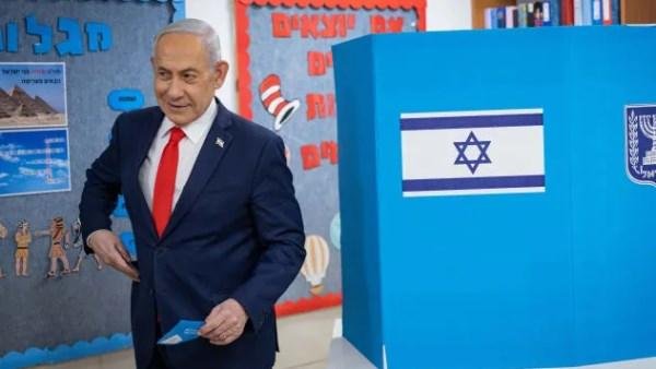 بعد فرز 100% من الأصوات.. نتنياهو يفوز بالانتخابات دون أغلبية.. كتلته تحصد 53 مقعداً