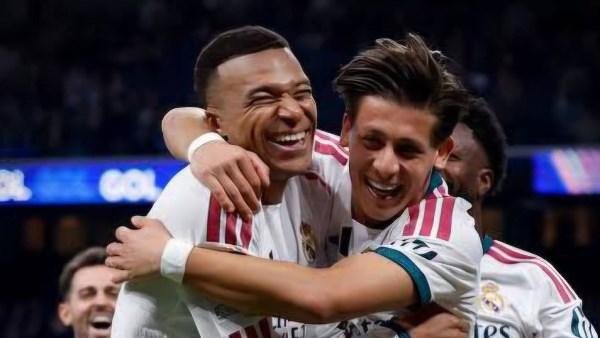 رجل مباراة برشلونة وريال مدريد في الدوري الإسباني