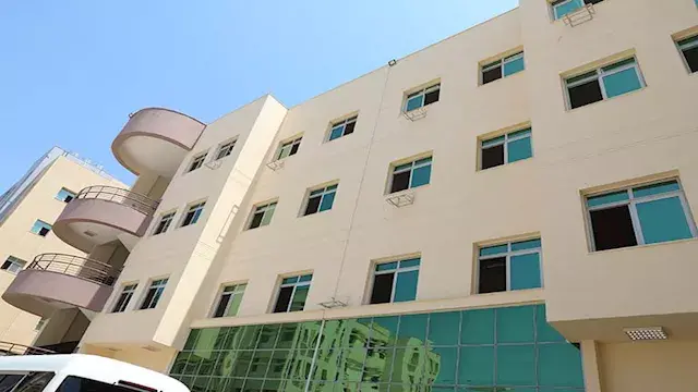 بعد سقوطها من الطابق الرابع.....